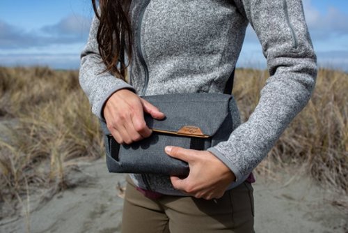 Peak Design Field Pouch V2 - Charcoal BUY IN UAE