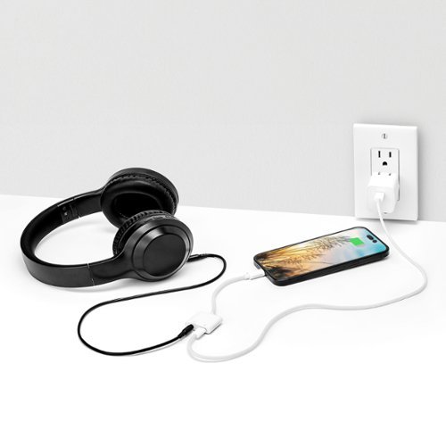 Insignia™ USB-C to 3.5 mm Audio Adapter with Charging - White SHOP ONLINE