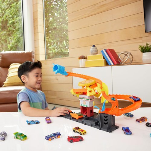 Mattel Hot Wheels City Pizza Slam Cobra Attack Playset with 1:64