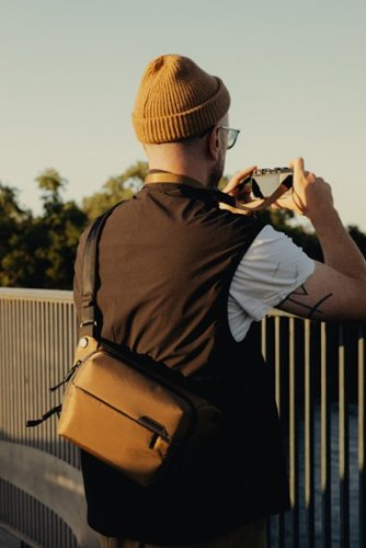 Peak Design Everyday Sling 3L - Coyote BUY IN UAE