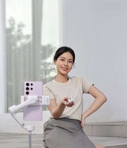 Hohem iSteady V3 3-Axis Gimbal Stabilizer for Smartphone w/ AI Tracking, Detachable Remote, Extendable Pole, & Magnetic Light - White BUY IN QATAR