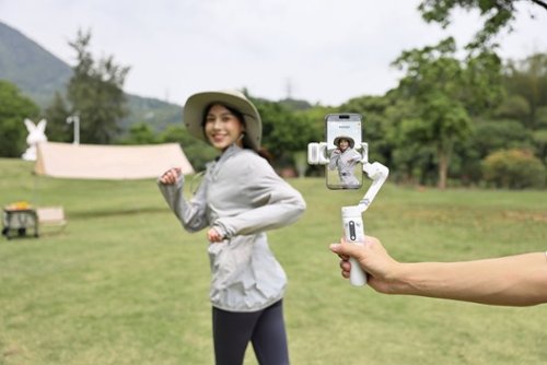 Hohem iSteady V3 3-Axis Gimbal Stabilizer for Smartphone w/ AI Tracking, Detachable Remote, Extendable Pole, & Magnetic Light - White BUY IN DUBAI