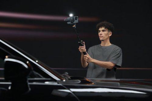 Hohem iSteady M7 3-Axis Gimbal Stabilizer for Smartphone w/ AI Tracking, Remote Control, Extendable Pole, & Magnetic RGB Light - Black BUY IN SINGAPORE