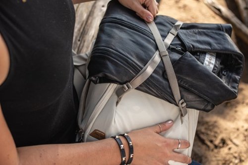 Peak Design Everyday Backpack Zip 15L - Bone BUY IN MIDDLE EAST