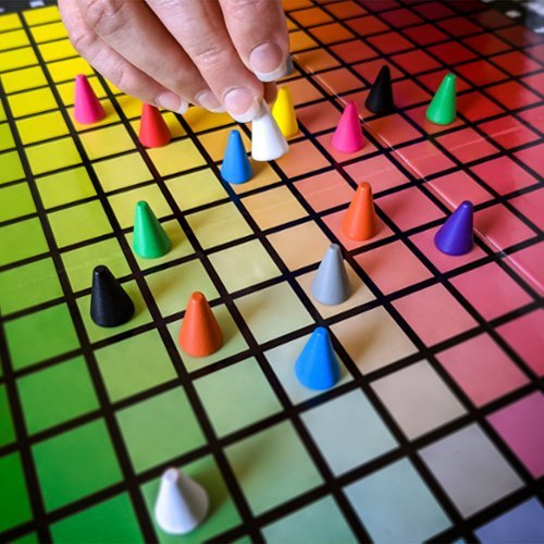 USAoploy USAopoly: Hues & Cues - A Guessing Game of Colors & Clues WORLDWIDE DELIVERY