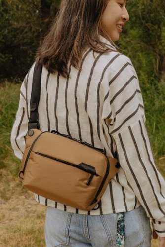 Peak Design Everyday Sling 3L - Coyote BUY IN MIDDLE EAST