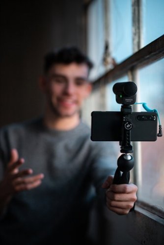 Sennheiser Professional MKE 400 + Mobile Kit, Directional On-Camera Microphone with Smartphone Clamp & Manfrotto PIXI Mini Tripod SHOP ONLINE