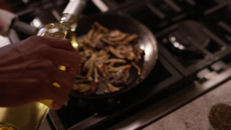 Commercial-Style Three-Level Convertible Grates video 0 minutes 48 seconds