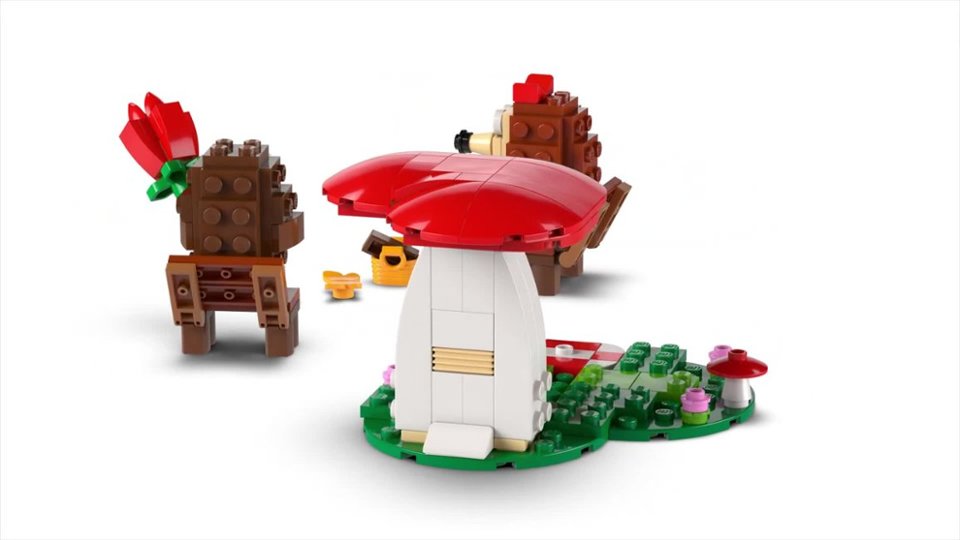 360 Spin of Hedgehog Picnic Date Animal Building Toy video 0 minutes 07 seconds