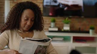 Bose Hearphones TV Watching Video video 0 minutes 43 seconds