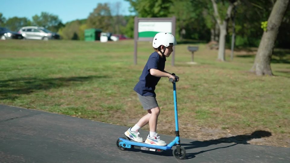 Hyper Ripper Scooter—Buying Guides from Best Buy video 1 minutes 29 seconds