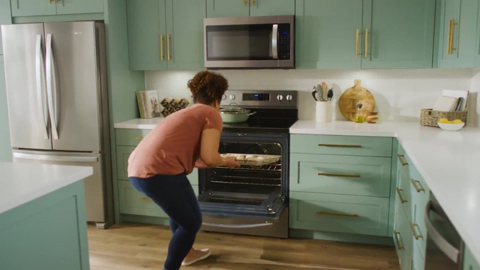 Whirlpool - Air Fry Mode Product Feature video 0 minutes 22 seconds