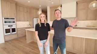 Café Kitchen with Ellie and Jared - Review Video video 0 minutes 30 seconds