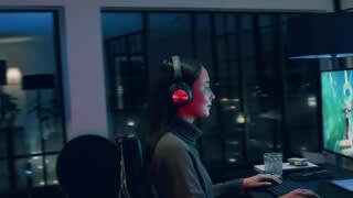 Bang & Olufsen Beoplay Portal Headphones video 0 minutes 35 seconds