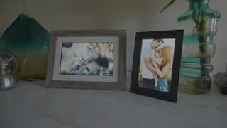 Aluratek - Touchscreen Photo Frame How To video 1 minutes 03 seconds