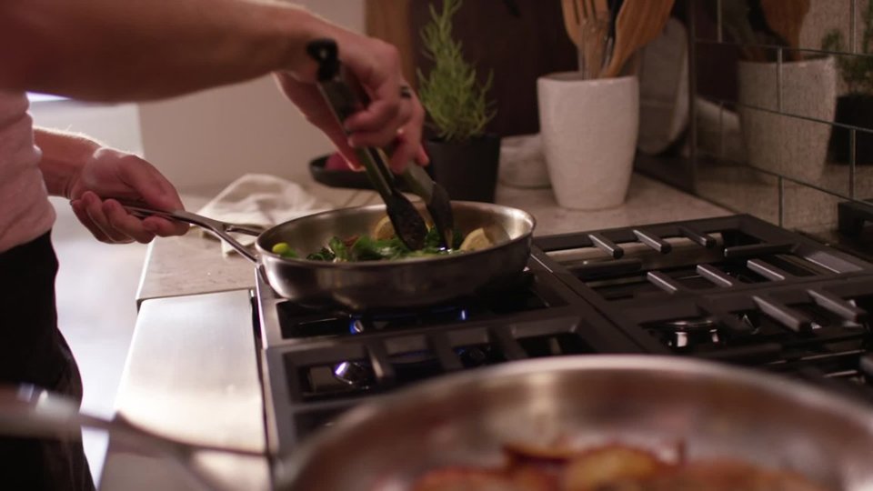 Commercial-Style 20000 BTU Ultra Power Dual-Flame Burners video 0 minutes 41 seconds