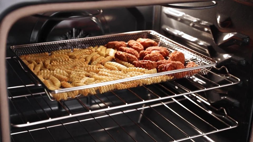 Maytag - Air Fry Range Product Feature video 0 minutes 07 seconds