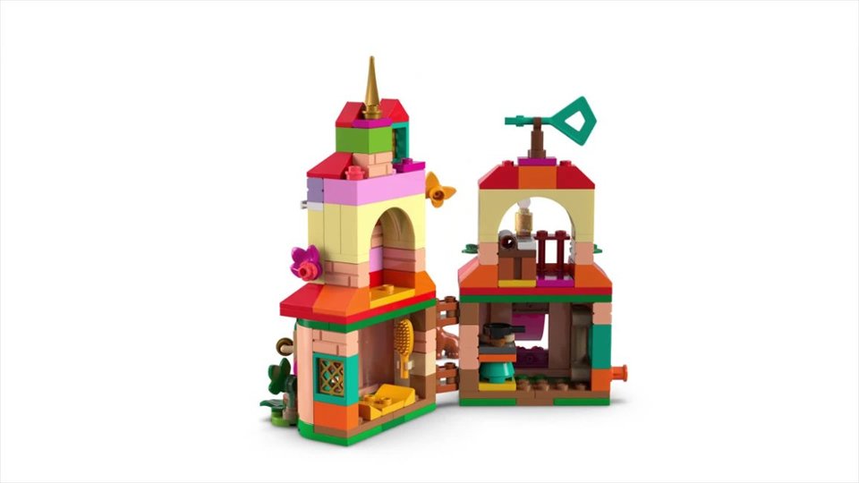 360 Spin of Disney Encanto Mini House Building Toy Set video 0 minutes 07 seconds