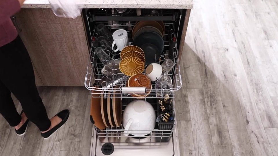 KitchenAid - Top Rack Product Demo video 0 minutes 05 seconds