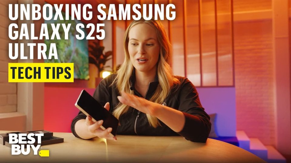 Unboxing the Samsung Galaxy S25 Ultra video 0 minutes 45 seconds