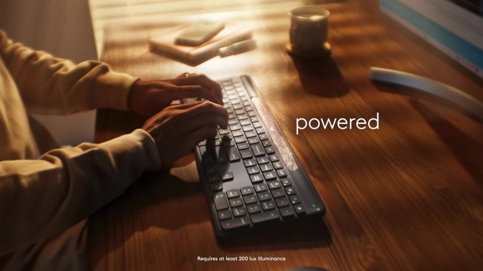 Logitech - Signature Slim Solar+ video 0 minutes 30 seconds