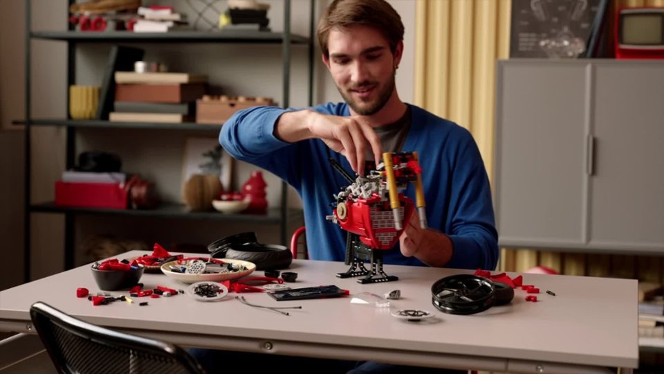 Shopper video of Technic Ducati Panigale V4 S Motorcycle Model Building Set video 0 minutes 30 seconds