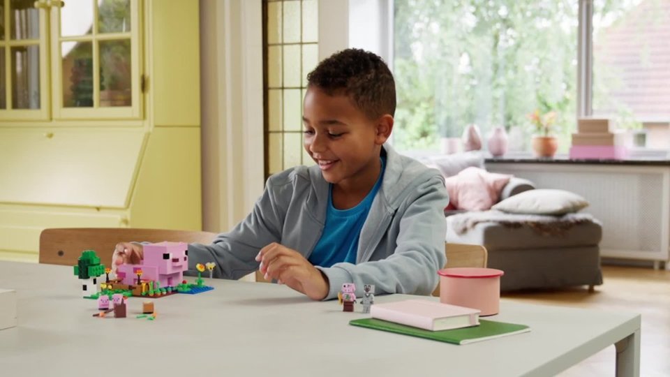 Shopper video of Minecraft The Baby Pig House Building Toy video 0 minutes 30 seconds