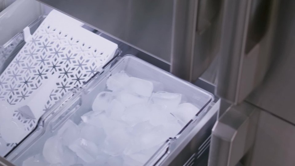 French Door - Ice video 0 minutes 15 seconds