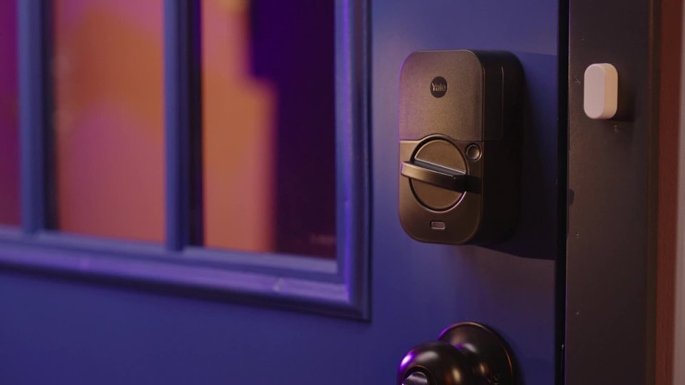 Remotely Lock and Unlock the Yale Assure Lock 2 Keypad with Wi-Fi video 0 minutes 59 seconds