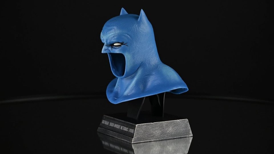 360 view of DC Direct Batman (Dark Knight Returns) Cowl Replica 1:3 Scale video 0 minutes 10 seconds