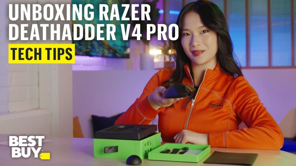 Unboxing the Razer DeathAdder V4 Pro video 0 minutes 58 seconds