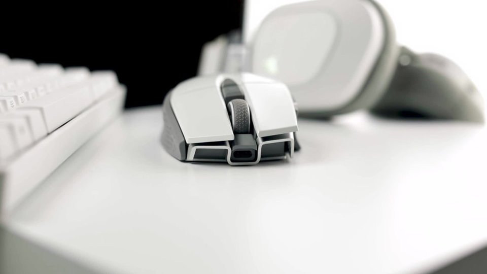 CORSAIR M65 Ultra Wireless Gaming Mouse - Product View video 0 minutes 08 seconds