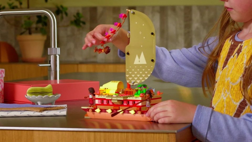 Shopper Video of children and/or adults playing with Disney Moana’s Adventure Canoe Fantasy Toy Boat Building Set video 0 minutes 30 seconds