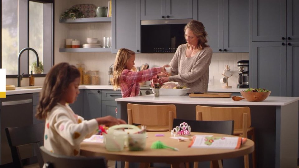 Whirlpool - 7 Series Ranges Air Roast Product Info video 0 minutes 20 seconds