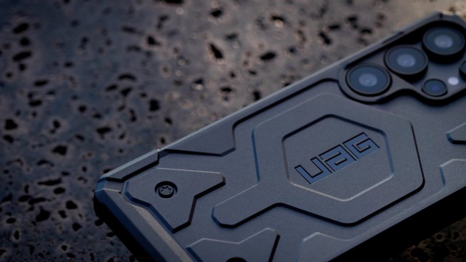 overview for the UAG Pathfinder case for the Samsung Glalaxy S25 video 0 minutes 33 seconds