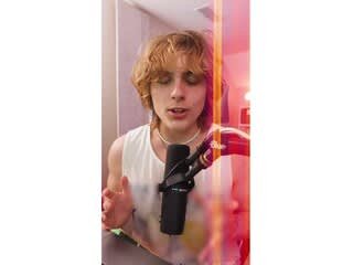 Creator Pick: Create High Quality Footage Held Within Your Pocket video 0 minutes 43 seconds