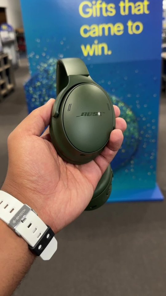 Employee Pick: Take Charge of What You Hear and What You Don't With the Bose Quiet Comfort Noise Canceling Headphones video 0 minutes 38 seconds