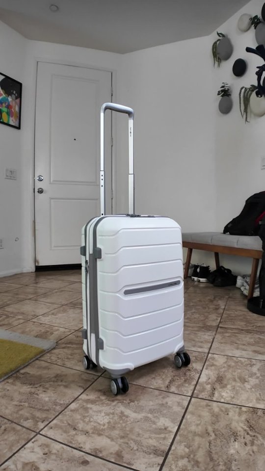 Creator Pick: Travel Light but Pack More With This Samsonite Suitcase video 0 minutes 33 seconds