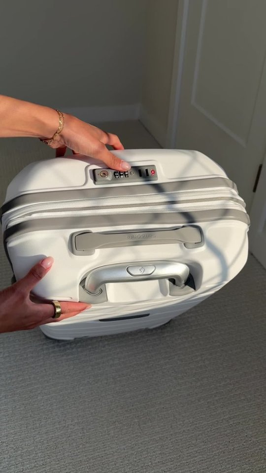 Creator Pick:Travel With Ease and Worry-Free With the Samsonite Freeform 23" Expandable Spinner Suitcase video 0 minutes 31 seconds