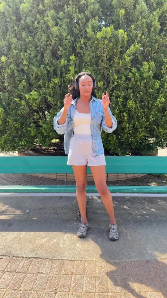 Creator Pick: Turn Off the World Around You video 0 minutes 28 seconds