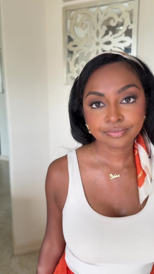 Creator Pick: Must-Have Mommy Hack for a Clean House with Kids Using the Shark Vacuum video 0 minutes 42 seconds