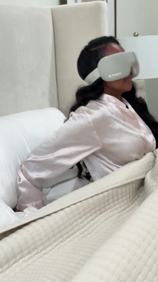 Creator Pick: Therabody SmartGoggles Heated Eye & Temple Massager for Ultimate Relaxation video 0 minutes 35 seconds