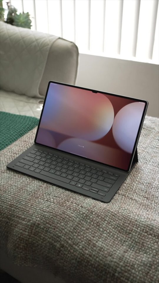 Creator Pick: Samsung's Galaxy Tab S10 Ultra Is Large And In-Charge video 0 minutes 32 seconds